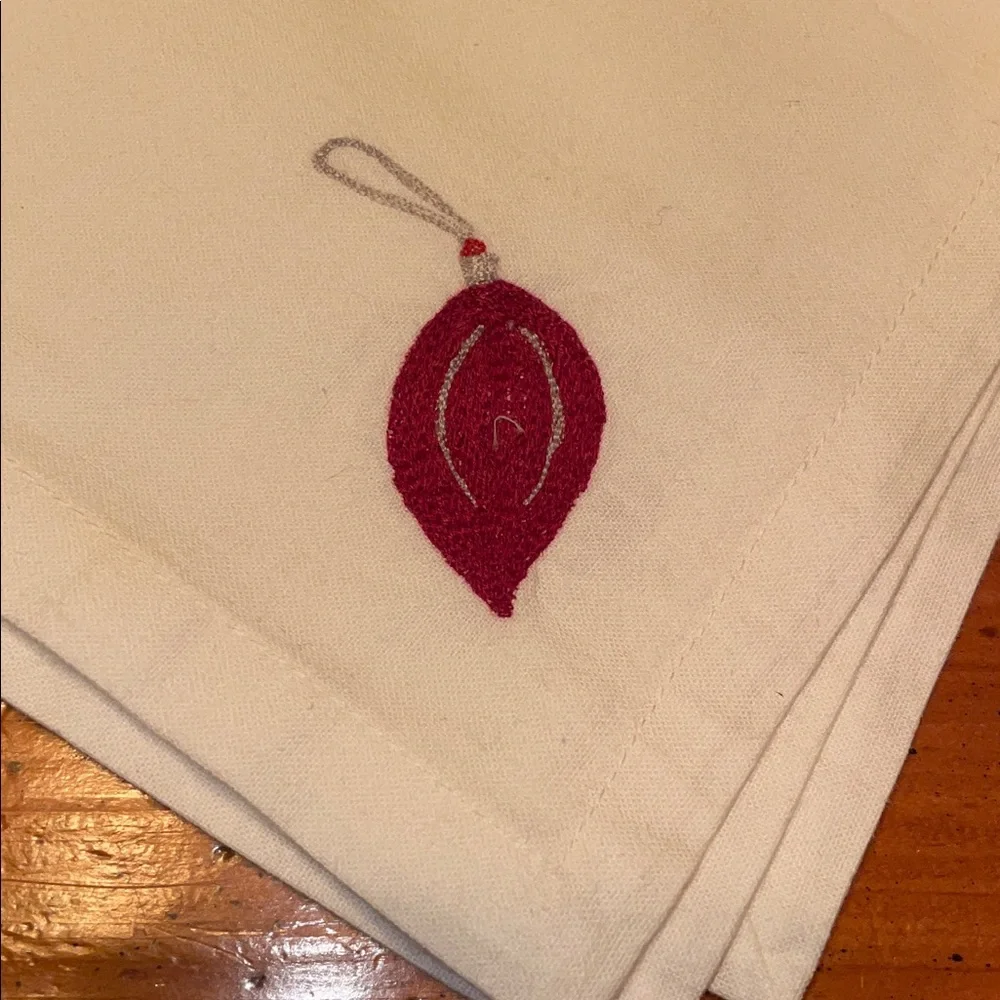 Williams Sonoma Set of 6 Embroidered Holiday Napkins